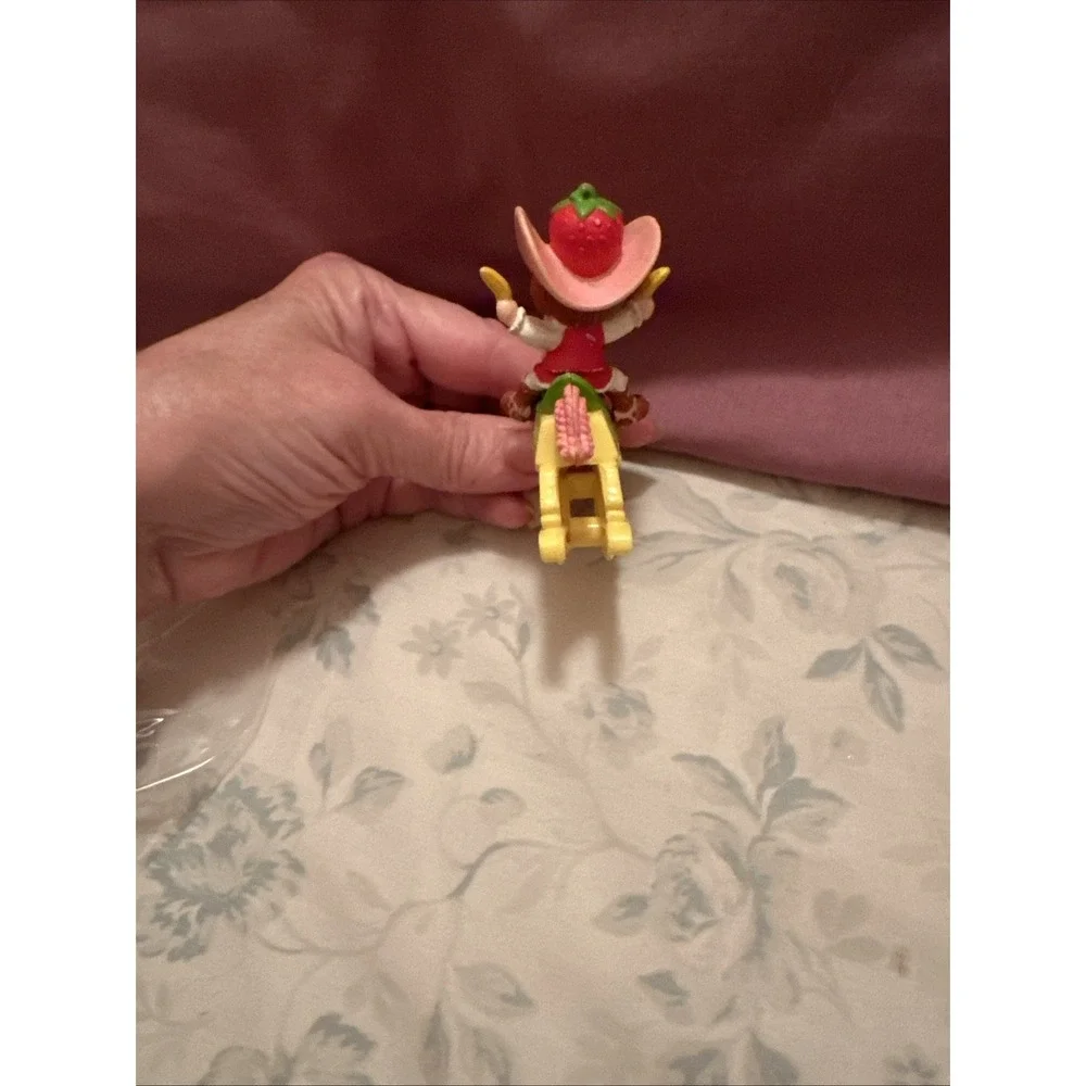 1983 Kenner Strawberry Shortcake on Rockin' Horse Strawberryland Miniatures